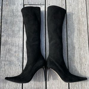 Moderate scuffs at soles, moderate balding throughout minor fading at exterior